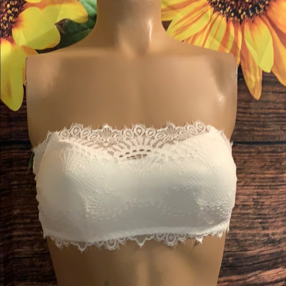 New Strapless Pretty bras  med 30 AA padded